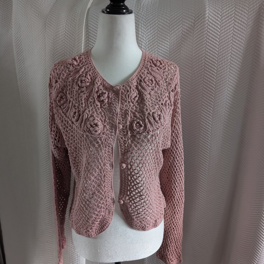Vintage Pink Crochet Floral pearl Cardigan Sweater Cottagecore Grandma Soft